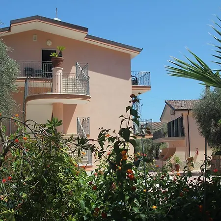 Ξενοδοχείο με διαμερίσματα E La Cappella Del Convento Rodi Garganico