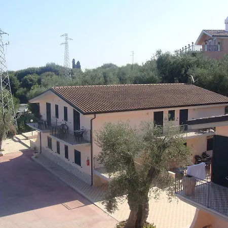 Ξενοδοχείο με διαμερίσματα E La Cappella Del Convento Rodi Garganico